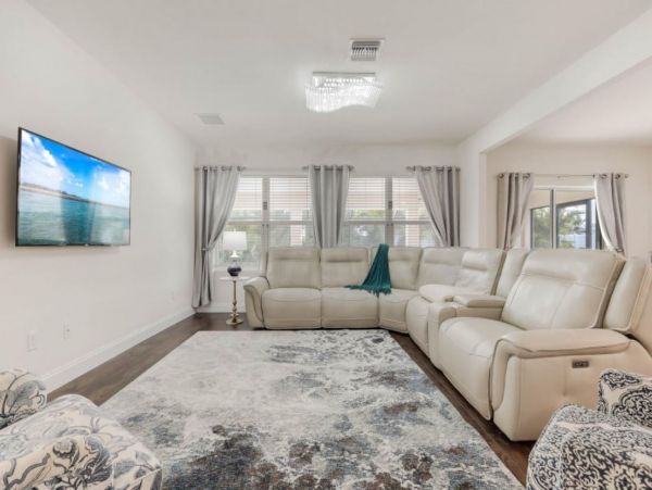 Luxury Five Bedroom Vacation Pool Home Sleeps 12