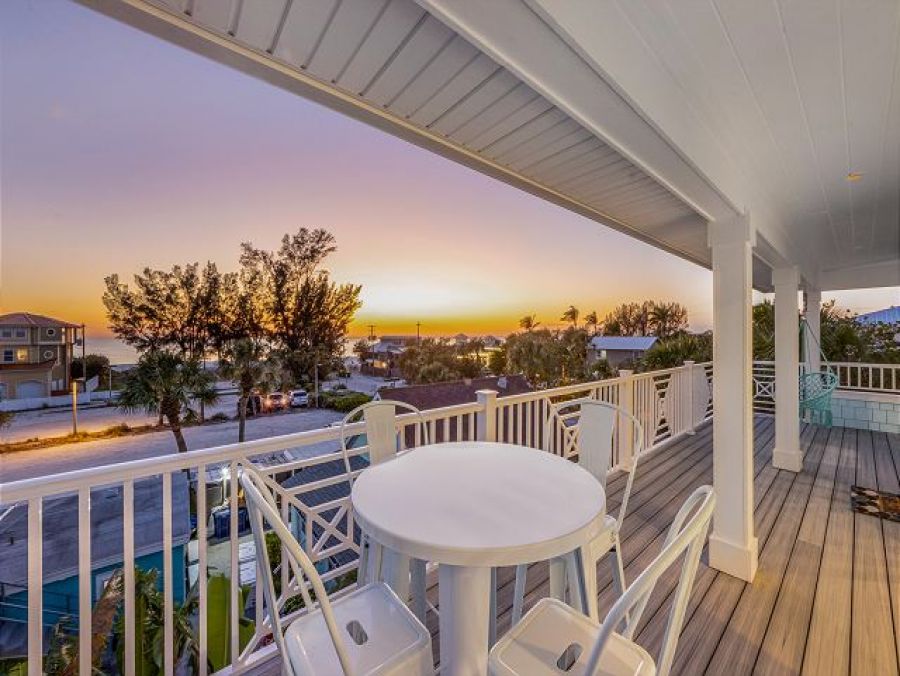 Anna Maria Four Bedroom Vacation Home walk to the Beach