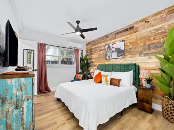 Charming Vacation Condo a Short Walk to Beach in Indian Rocks