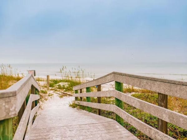 Charming Vacation Condo a Short Walk to Beach in Indian Rocks