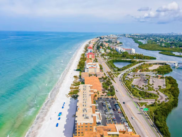 Charming Vacation Condo a Short Walk to Beach in Indian Rocks