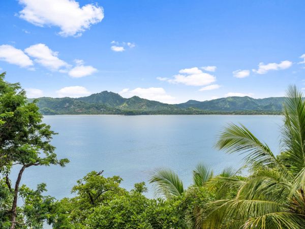 Vacation Villa in Playa Flamingo with Great Views & Close to Beach