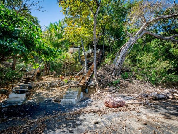 Vacation Villa in Playa Flamingo with Great Views & Close to Beach