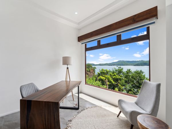 Vacation Villa in Playa Flamingo with Great Views & Close to Beach