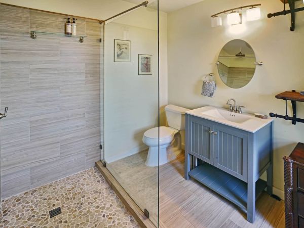 Stunning Gated Property with Bay Views, Heated Pool, Gym & Yoga Studio