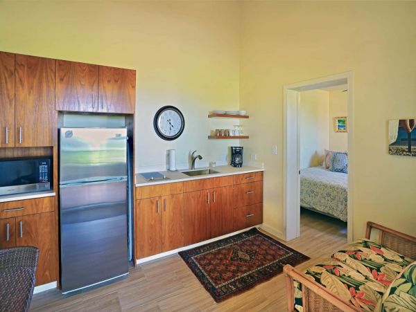Stunning Gated Property with Bay Views, Heated Pool, Gym & Yoga Studio
