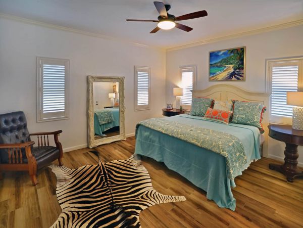 Stunning Gated Property with Bay Views, Heated Pool, Gym & Yoga Studio