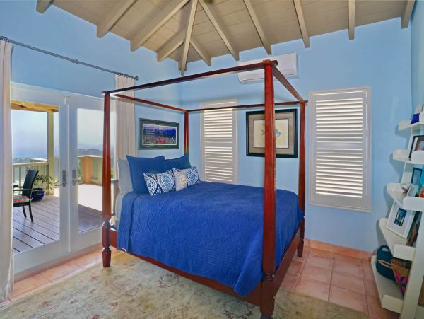 Stunning Gated Property with Bay Views, Heated Pool, Gym & Yoga Studio