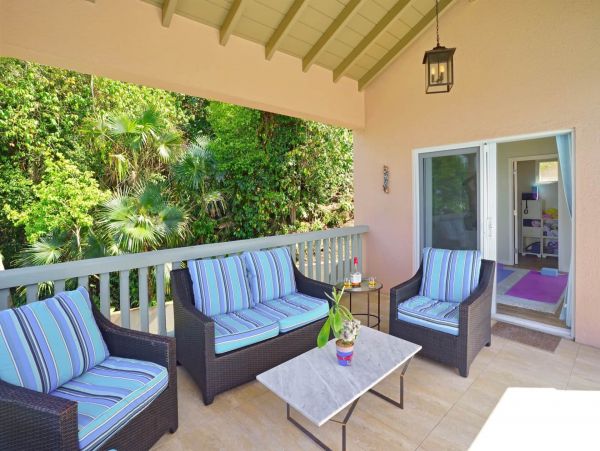 Stunning Gated Property with Bay Views, Heated Pool, Gym & Yoga Studio
