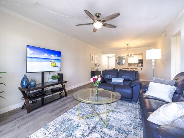 Siesta Key Three Bedroom End Unit with Pool and Bay Views