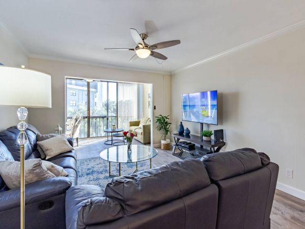 Siesta Key Three Bedroom End Unit with Pool and Bay Views