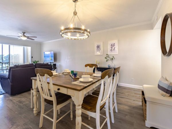 Siesta Key Three Bedroom End Unit with Pool and Bay Views