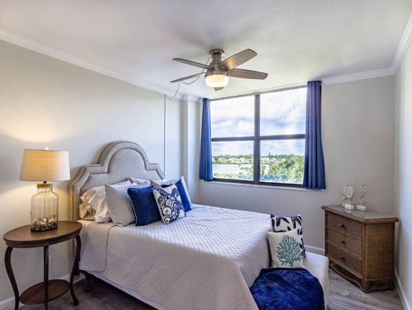 Siesta Key Three Bedroom End Unit with Pool and Bay Views