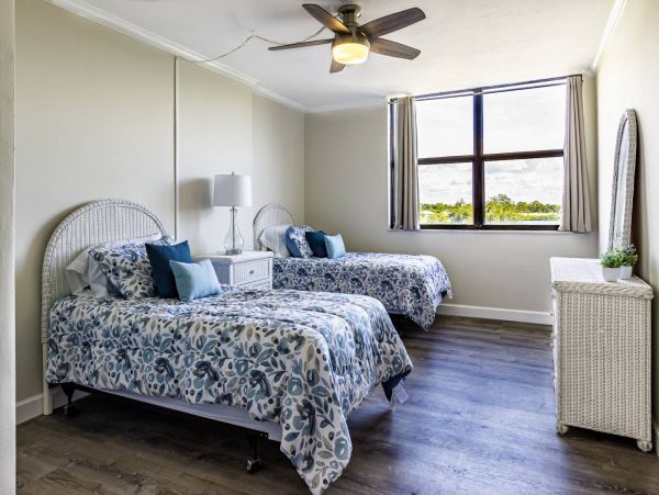 Siesta Key Three Bedroom End Unit with Pool and Bay Views
