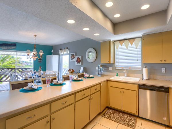 3 Bedroom Vacation Condo with Water Views - Beach Front Complex