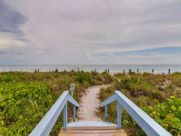 Luxury Vacation Condo in Longboat Key Located on Beach