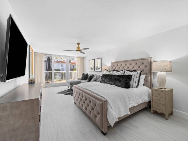 Luxury Vacation Condo in Longboat Key Located on Beach