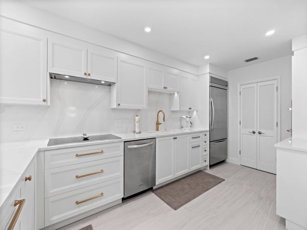 Luxury Vacation Condo in Longboat Key Located on Beach