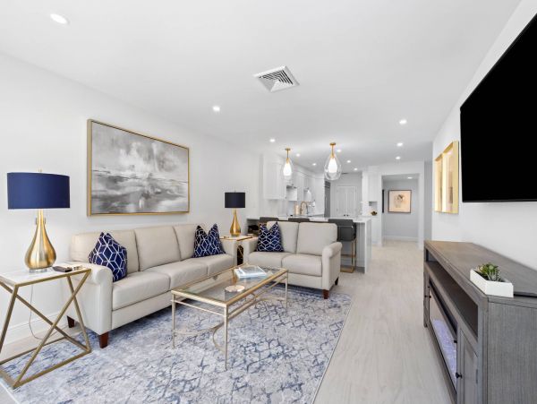 Luxury Vacation Condo in Longboat Key Located on Beach