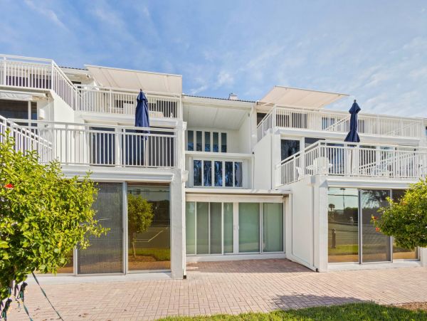 Luxury Vacation Condo in Longboat Key Located on Beach