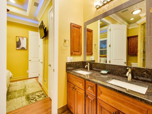Walk to Beach Three Bedroom Vacation Rental in Venice