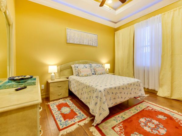 Walk to Beach Three Bedroom Vacation Rental in Venice