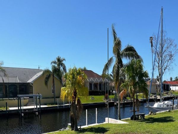 Cape Coral 2 Bedroom Home with Dock