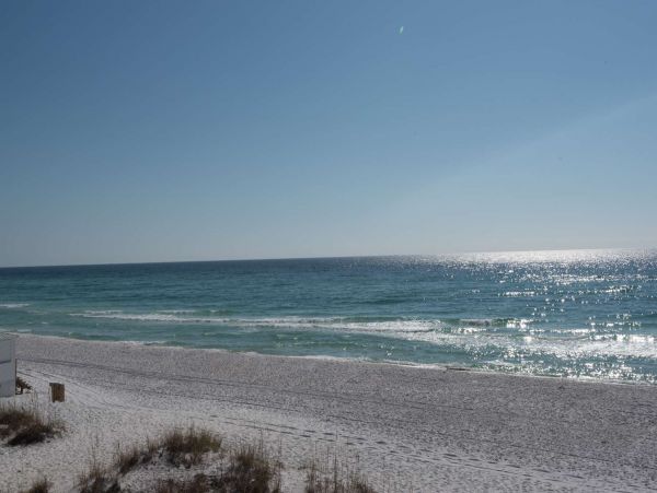 Charming Bungalow with 5 Bedrooms Short Walk to Beach