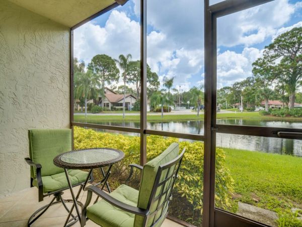 2 Bedroom Charming Vacation Condo in Bradenton Sleeps 6