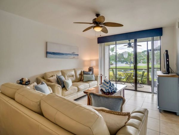 2 Bedroom Charming Vacation Condo in Bradenton Sleeps 6