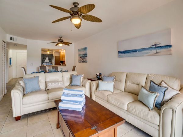 2 Bedroom Charming Vacation Condo in Bradenton Sleeps 6