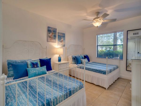 2 Bedroom Charming Vacation Condo in Bradenton Sleeps 6