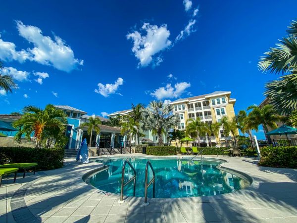 Luxury Two Bedroom Vacation Condo in Bradenton Sleeps Six