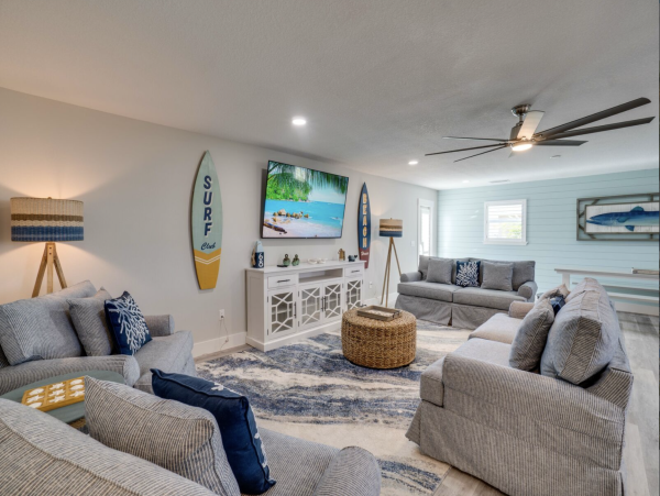 Eight Bedroom Beach House Three Min Walk to Beach