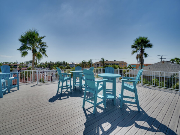 Eight Bedroom Beach House Three Min Walk to Beach