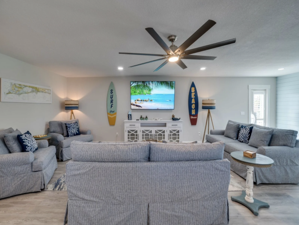 Eight Bedroom Beach House Three Min Walk to Beach