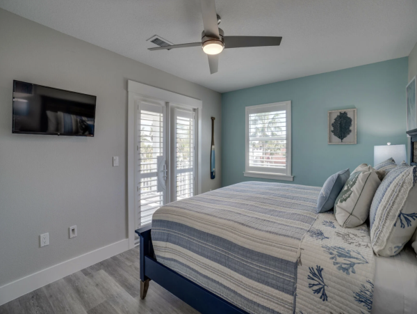 Eight Bedroom Beach House Three Min Walk to Beach