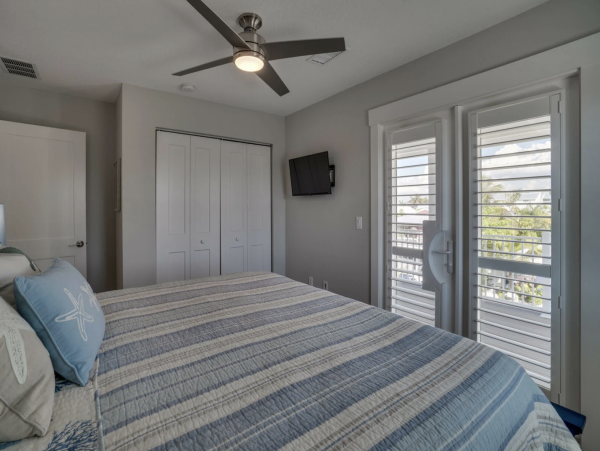 Eight Bedroom Beach House Three Min Walk to Beach