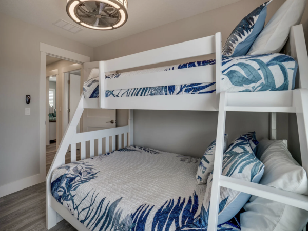 Eight Bedroom Beach House Three Min Walk to Beach