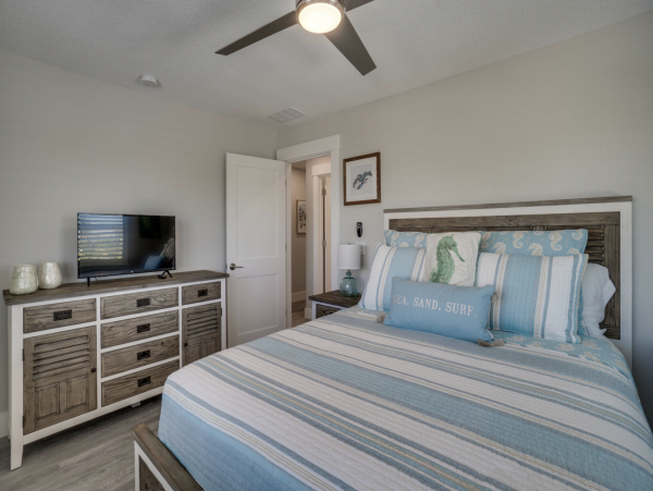 Eight Bedroom Beach House Three Min Walk to Beach