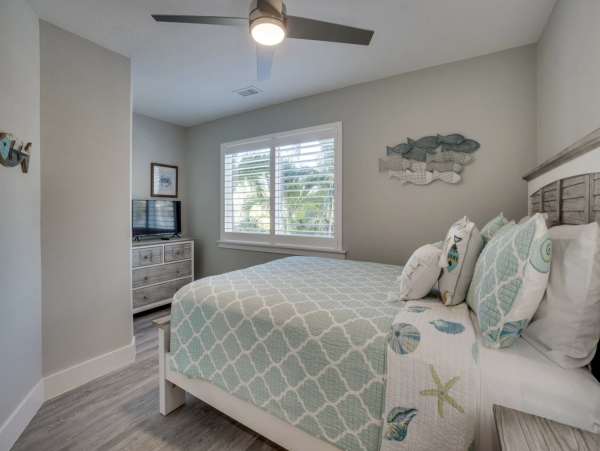 Eight Bedroom Beach House Three Min Walk to Beach