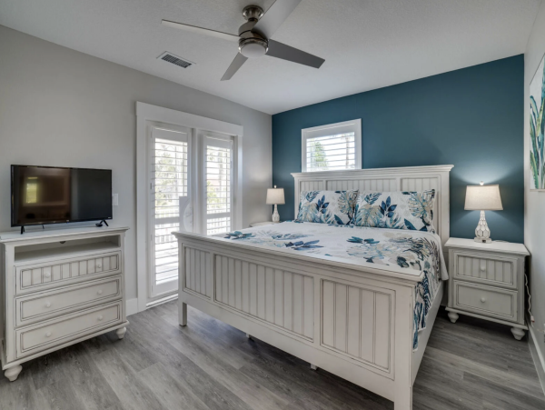 Eight Bedroom Beach House Three Min Walk to Beach