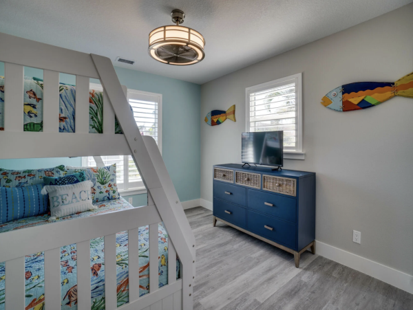 Eight Bedroom Beach House Three Min Walk to Beach