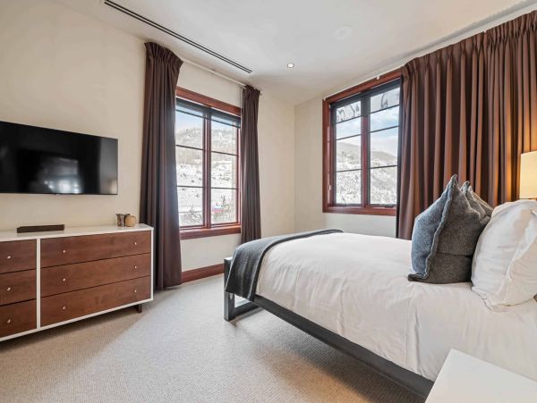 Luxury Vail Village penthouse with Valley Views