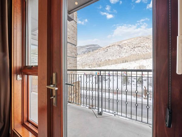 Luxury Vail Village penthouse with Valley Views