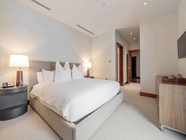 Luxury Vail Village penthouse with Valley Views