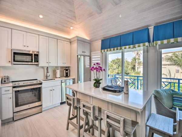 New Smyrna Beach Condo with 1 Bedroom Close to Beach