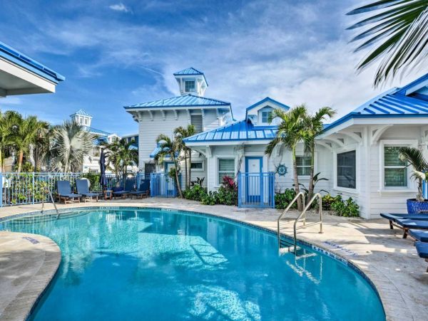 New Smyrna Beach Condo with 1 Bedroom Close to Beach