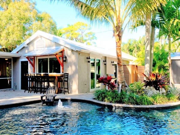 Bradenton Vacation Home Five Bedroom with Pool