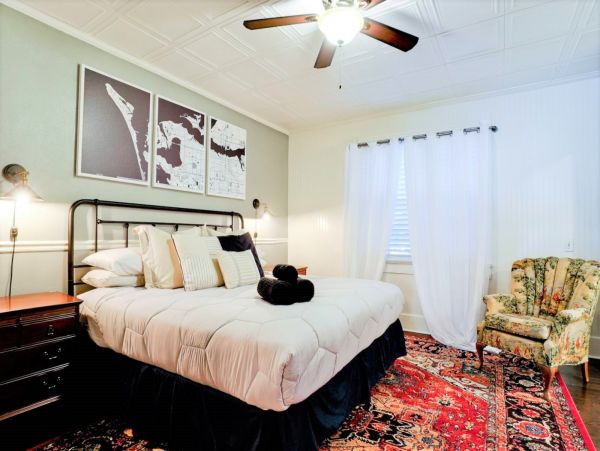 Bradenton Vacation Home Five Bedroom with Pool